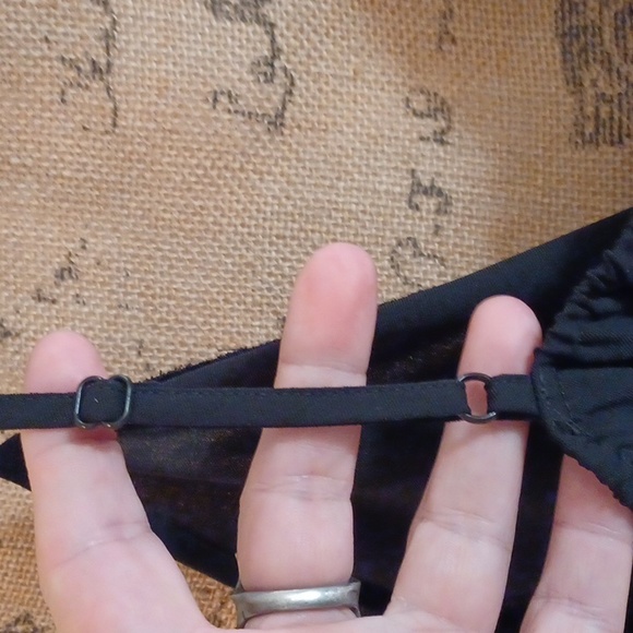 Black romper 3x ties in center of chest light weight simple runs small adj/strap - Picture 6 of 14